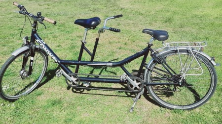 Spezialrad = Tandem für zwei Erwachsene